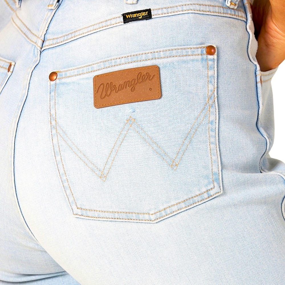 Wrangler High Waisted Light Wash Jean